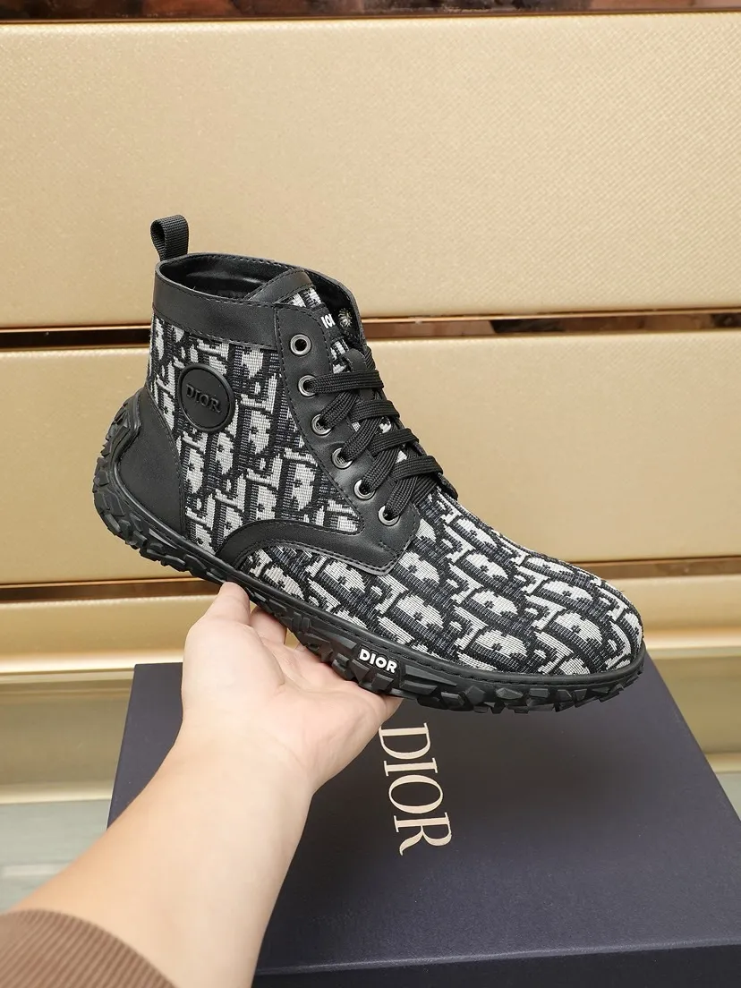 Factory P460 men's shoes💰【Dior】Dior✨ is online simultaneously👏 This casual sports shoe is a new product in the series and continues Di*r's classic style. The upper is made of original first-layer cowhide, paired with a textured outsole, and the brand's iconic details are on the side openings to enhance the style. Fashionable and versatile. Create a casual look. Size: 38-44 (45 customized)